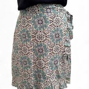 LOFT Medallion Print Ruffle Wrap Skirt, Size 10 Petite